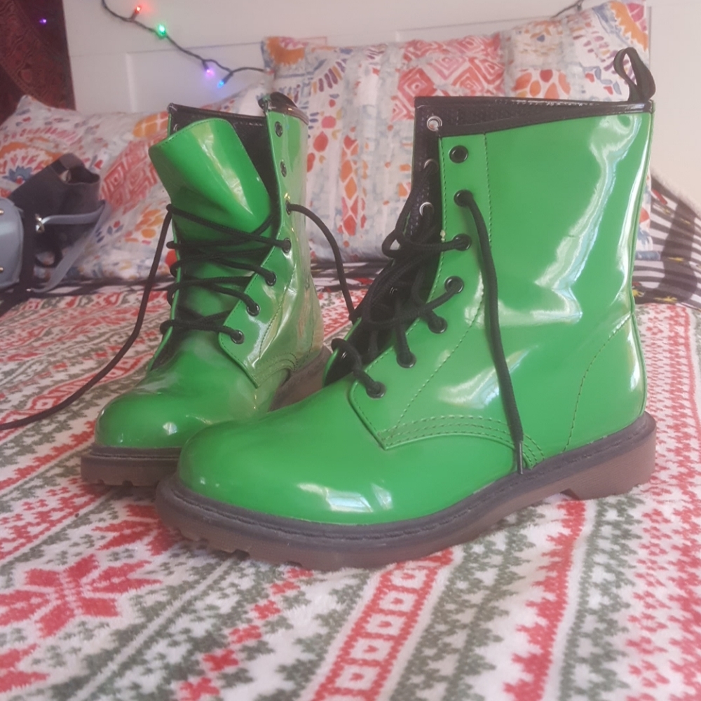 No Boundaries green combat boots likenew womens 10
